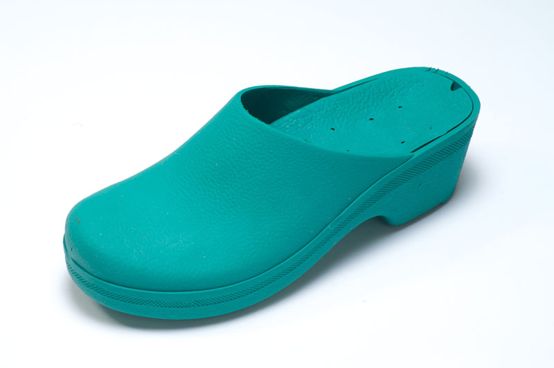 clogs without holes